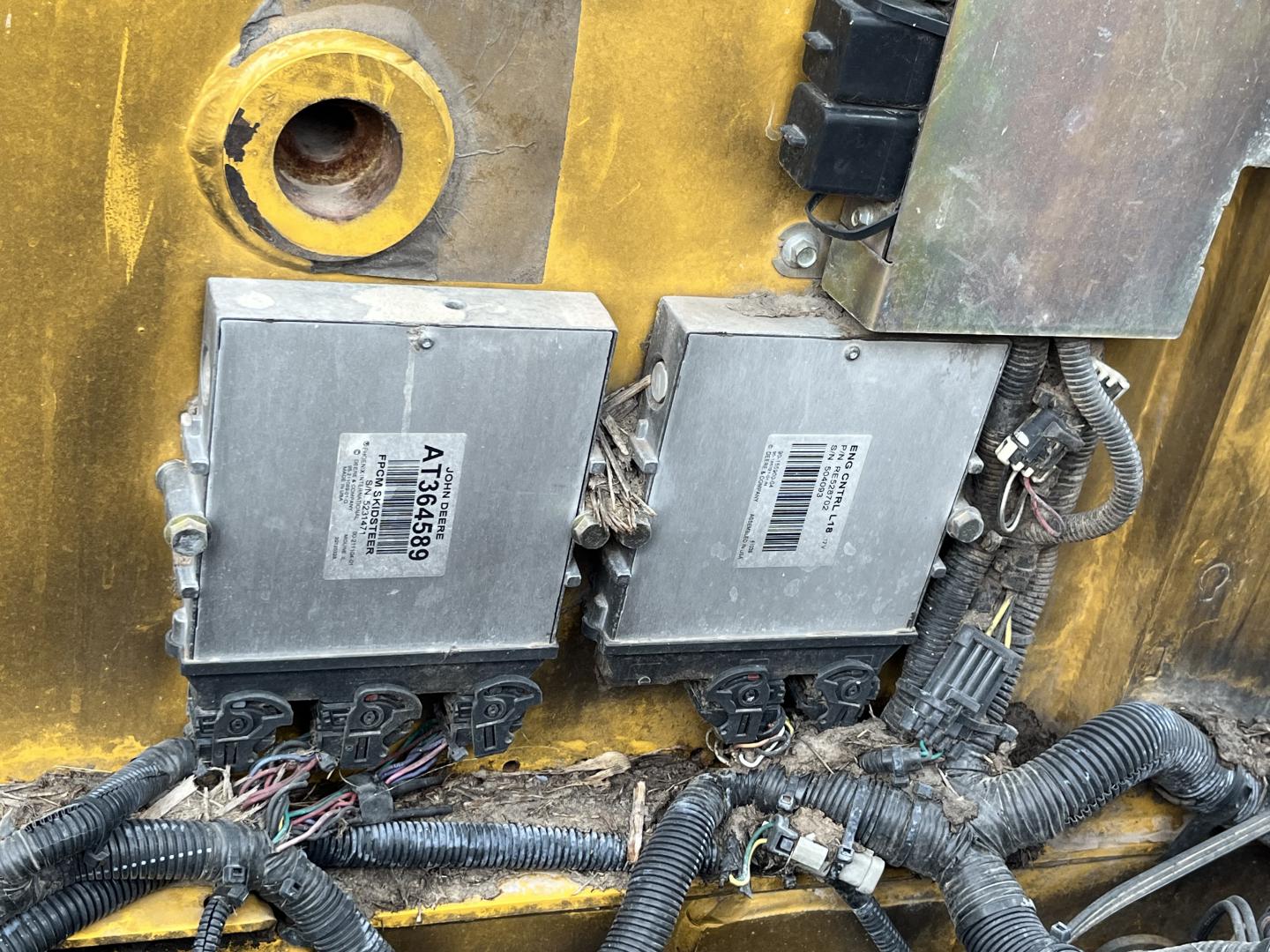 ./imagenes/INVOICE/2019/16000/MINICARGADOR 318D JOHN DEERE PARA REFACCIONES (19).JPG